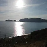Agios Georgios - 2 Beds - Sleeps 5 - Free Parking * 아기오스 게오르기오스 파곤