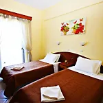 아파트 Agios Georgios - 2 Beds - Sleeps 5 - Free Parking *