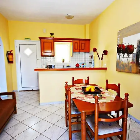 Appartement Agios Georgios - 2 Beds - Sleeps 5 - Free Parking