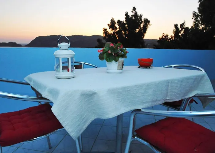 Agios Georgios - 2 Beds - Sleeps 5 - Free Parking Appartement *