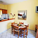 Agios Georgios - 2 Beds - Sleeps 5 - Free Parking