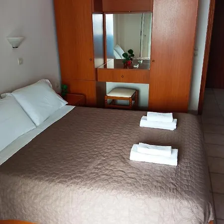Agios Georgios - 2 Beds - Sleeps 5 - Free Parking * Agios Georgios Pagon