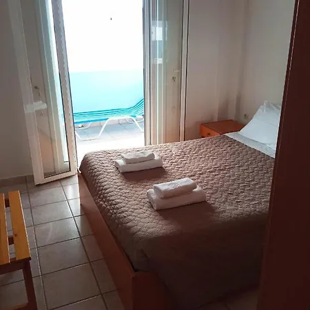 Agios Georgios - 2 Beds - Sleeps 5 - Free Parking * Agios Georgios Pagon