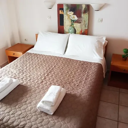 Agios Georgios - 2 Beds - Sleeps 5 - Free Parking Appartement *