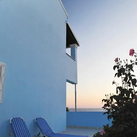 Agios Georgios - 2 Beds - Sleeps 5 - Free Parking Appartement