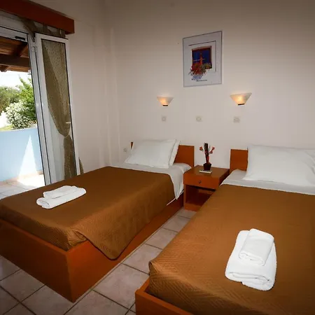 Agios Georgios - 2 Beds - Sleeps 5 - Free Parking Appartement Agios Georgios Pagon