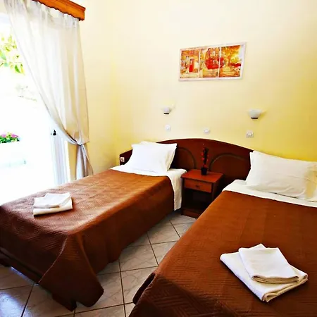 Appartement Agios Georgios - 2 Beds - Sleeps 5 - Free Parking *
