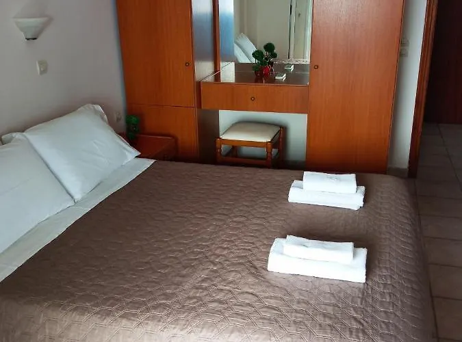 Agios Georgios - 2 Beds - Sleeps 5 - Free Parking * Агиос-Георгиос-Пагон