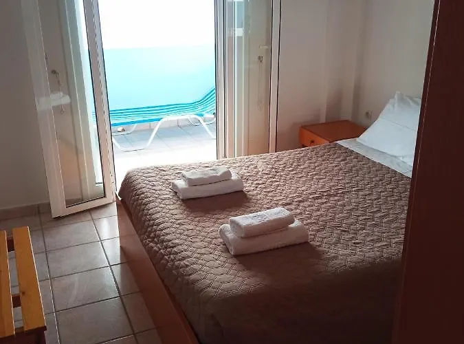 Agios Georgios - 2 Beds - Sleeps 5 - Free Parking * Агиос-Георгиос-Пагон