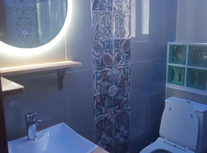 Agios Georgios - 2 Beds - Sleeps 5 - Free Parking * Агиос-Георгиос-Пагон