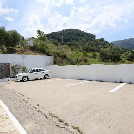Appartamento Agios Georgios - 2 Beds - Sleeps 5 - Free Parking