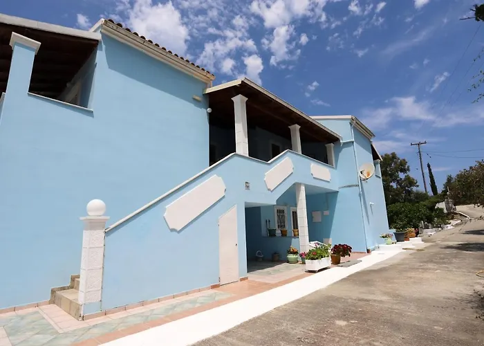 Agios Georgios - 2 Beds - Sleeps 5 - Free Parking *